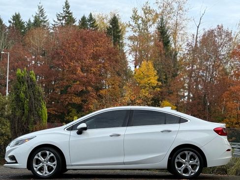 Used 2018 Chevrolet Cruze Premier image 3