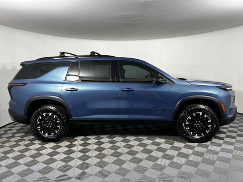 Used 2025 Chevrolet Traverse Z71 image 4