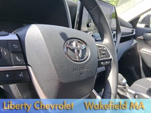 Used 2023 Toyota Highlander XLE AWD/4WD image 26