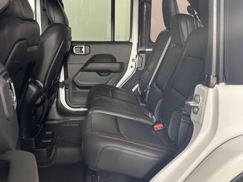 New 2025 Jeep Wrangler Unlimited Rubicon w/ XTREMEE 35" Tire Package image 24