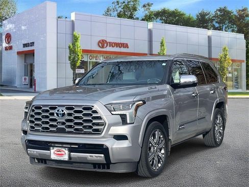 Used 2023 Toyota Sequoia Capstone image 4
