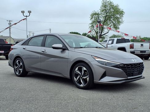 Used 2023 Hyundai Elantra SEL w/ Convenience Package FWD image 23