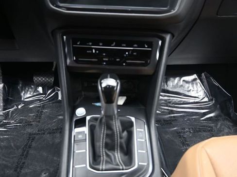 Used 2022 Volkswagen Tiguan SE FWD image 21