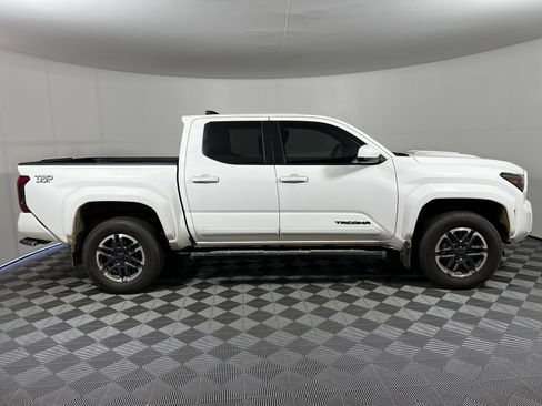 Used 2025 Toyota Tacoma TRD Sport AWD/4WD image 4
