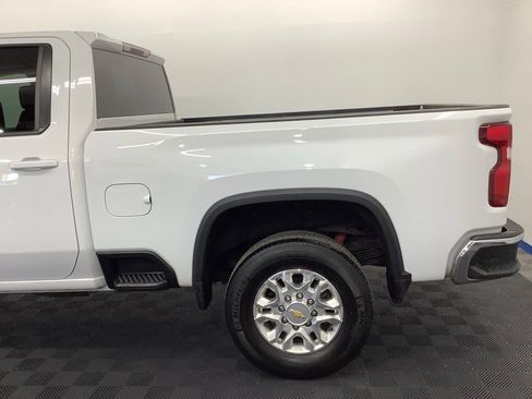 Used 2024 Chevrolet Silverado 2500 LT AWD/4WD image 4