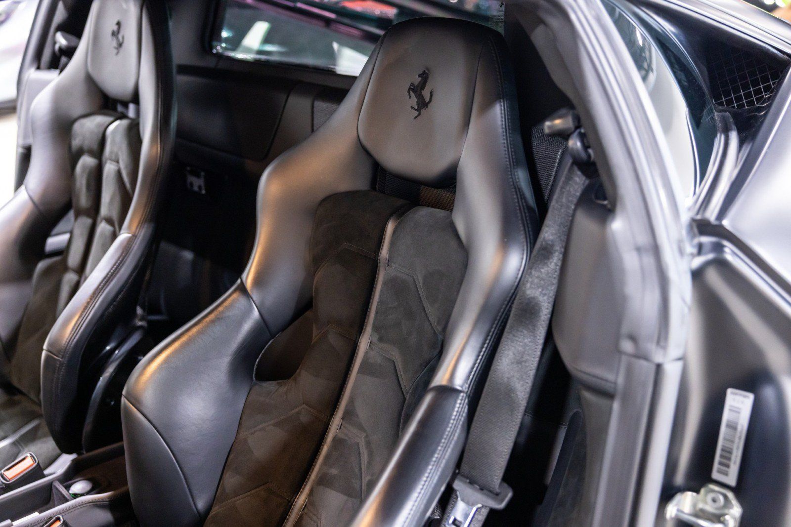 Used 2011 Ferrari 458 Italia Coupe RWD image 40