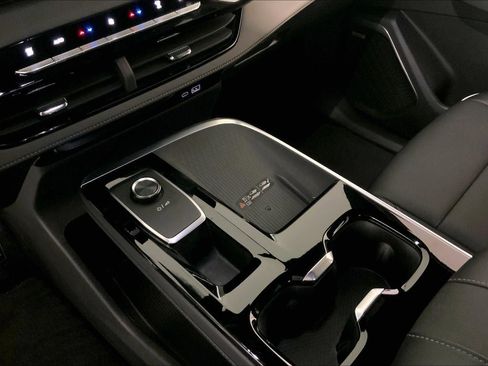 Used 2025 Buick Enclave Preferred FWD image 17
