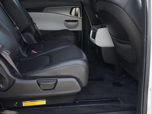 Used 2023 Kia Carnival LX FWD image 30