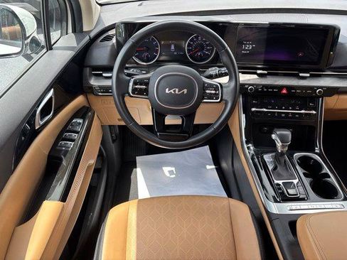 Used 2023 Kia Carnival EX FWD image 17