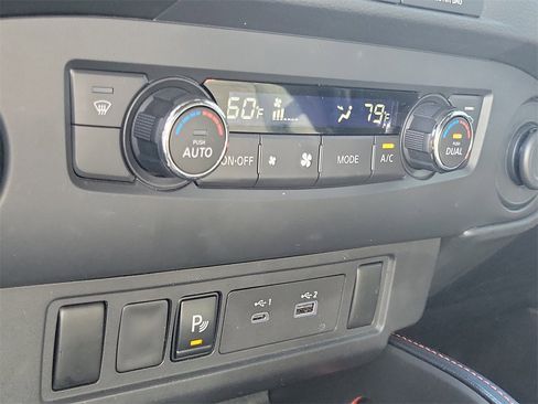 Used 2023 Nissan Frontier PRO-4X w/ Technology Package image 31