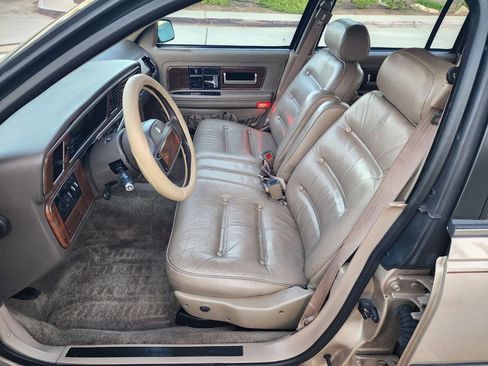 Used 1988 Lincoln Continental Signature image 12