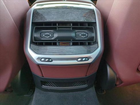 Certified 2025 BMW 750e xDrive w/ Premium Package AWD/4WD image 18
