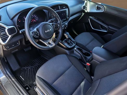 Used 2022 Kia Soul LX image 9