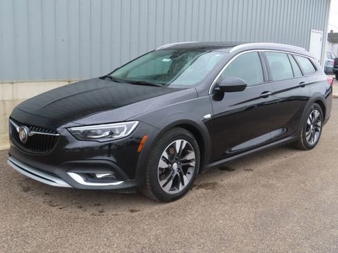 Used 2019 Buick Regal Essence w/ Driver Confidence Package I image 8