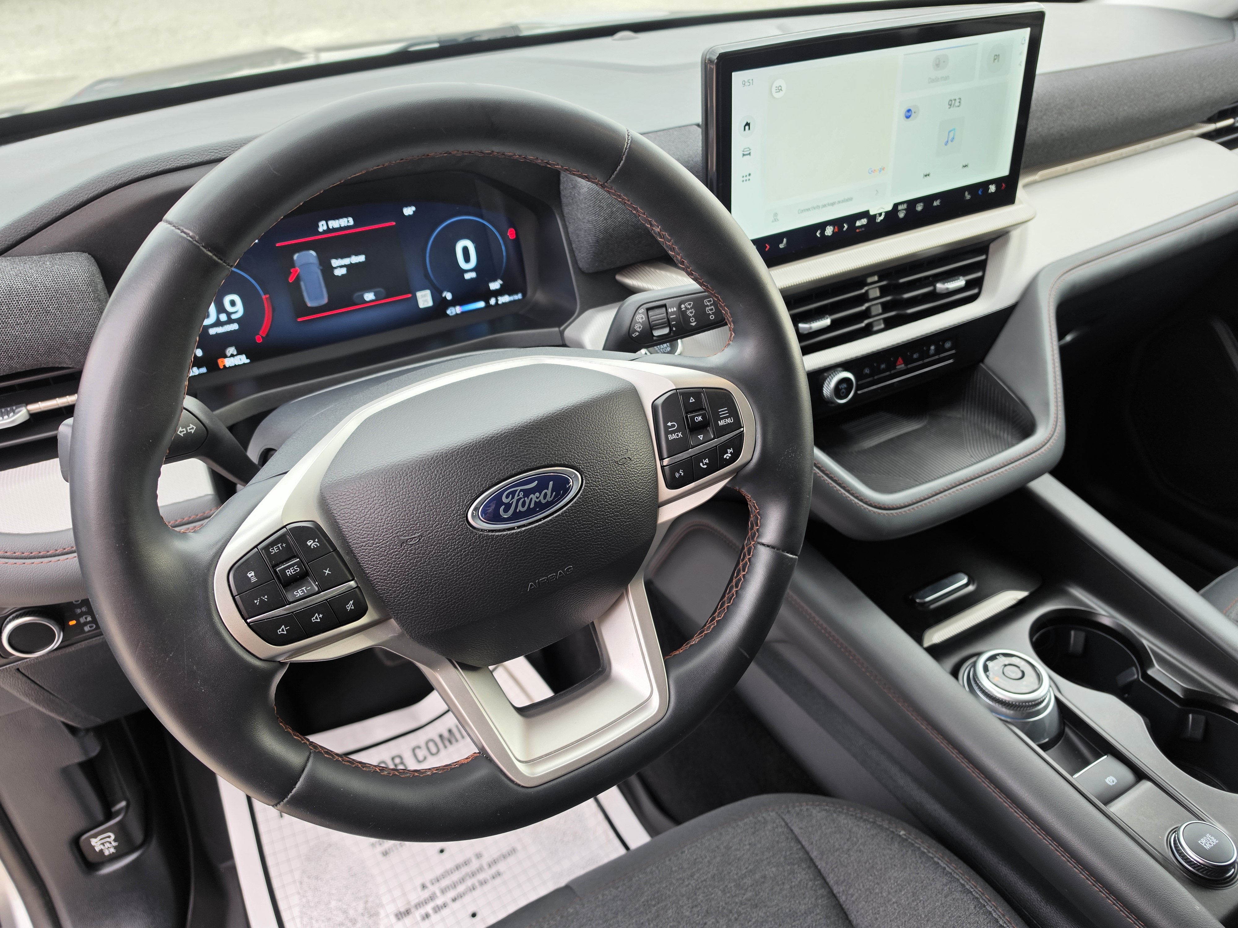 Used 2025 Ford Explorer Active AWD/4WD image 10