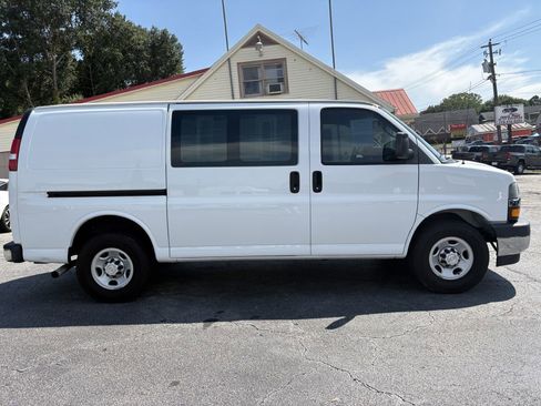 Used 2020 Chevrolet Express 2500 w/ Driver Convenience Package image 7