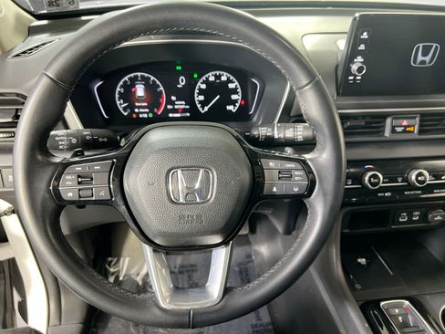 Used 2023 Honda Pilot Touring image 11