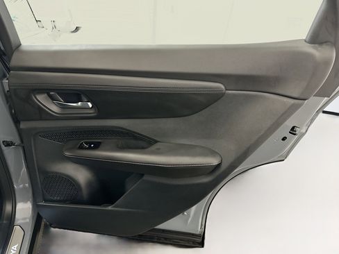 Used 2023 Nissan Ariya AWD image 33