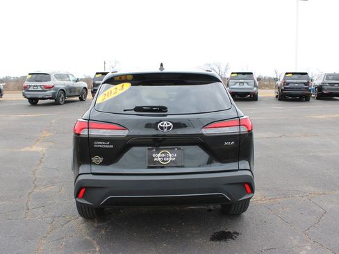 Used 2024 Toyota Corolla Cross XLE image 8