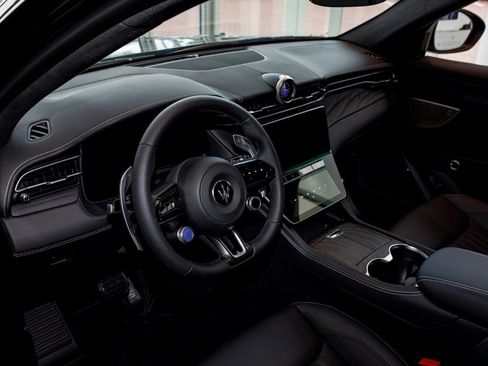 New 2025 Maserati Grecale GT image 19
