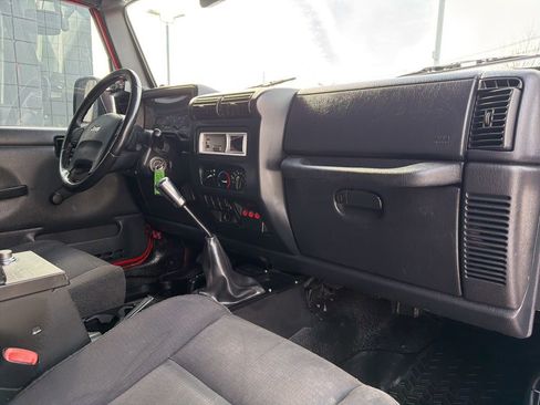 Used 2006 Jeep Wrangler Rubicon w/ Security Group image 38