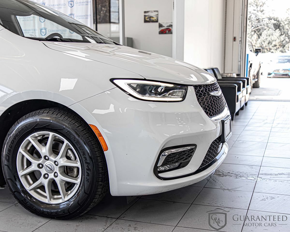 Used 2021 Chrysler Pacifica Touring-L FWD image 4
