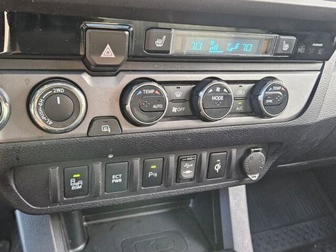 Used 2017 Toyota Tacoma TRD Sport image 23