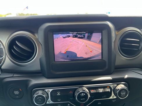 Used 2021 Jeep Wrangler Sport AWD/4WD image 11