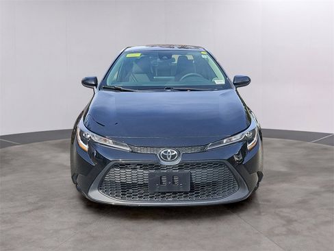 Used 2022 Toyota Corolla LE image 2