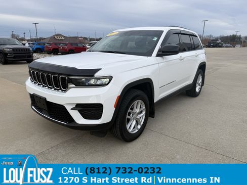 Used 2023 Jeep Grand Cherokee Laredo image 3