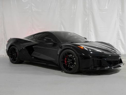 Used 2025 Chevrolet Corvette Z06 RWD image 8