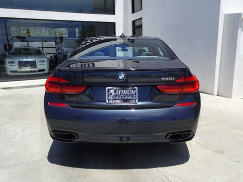Used 2019 BMW 740i w/ M Sport Package RWD image 5