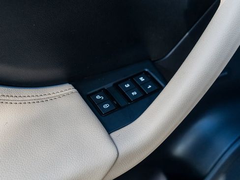 Used 2017 Jaguar F-PACE Premium image 44