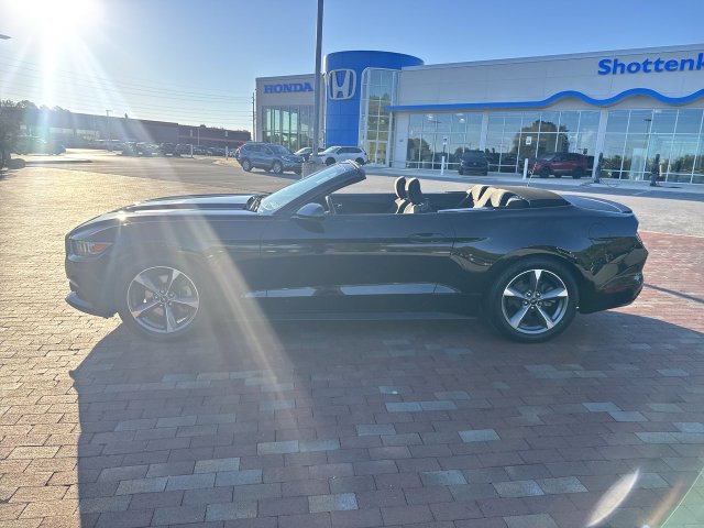 Used 2017 Ford Mustang Convertible w/ Equipment Group 051A RWD image 33