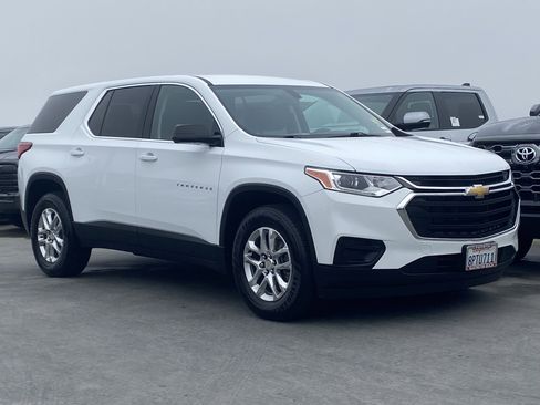 Used 2020 Chevrolet Traverse LS image 2