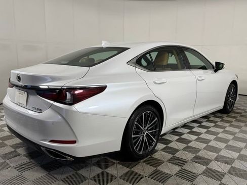 Used 2025 Lexus ES 350 w/ Premium Package FWD image 7