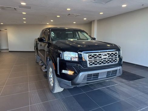 Used 2022 Nissan Frontier SV w/ Technology Package image 3