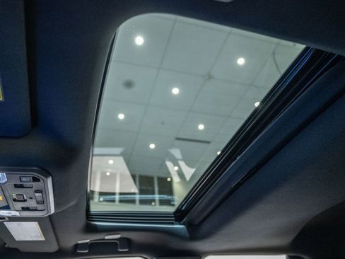 Certified 2025 Toyota Tacoma TRD Off-Road image 19