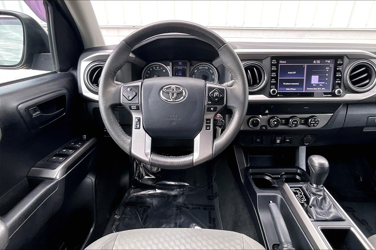 Used 2020 Toyota Tacoma SR5 AWD/4WD image 6