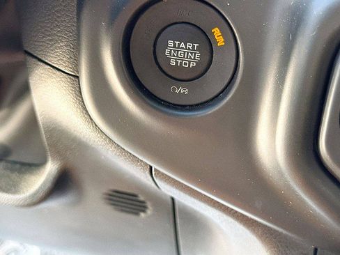Used 2023 Jeep Gladiator Overland AWD/4WD image 22