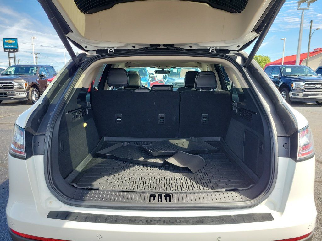 Certified 2023 Lincoln Nautilus Reserve AWD/4WD image 10