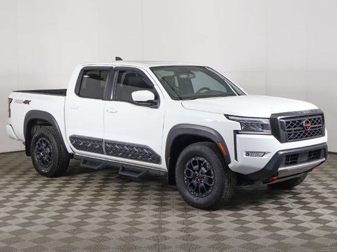Used 2022 Nissan Frontier PRO-4X w/ Pro-4X Premium Package AWD/4WD image 2