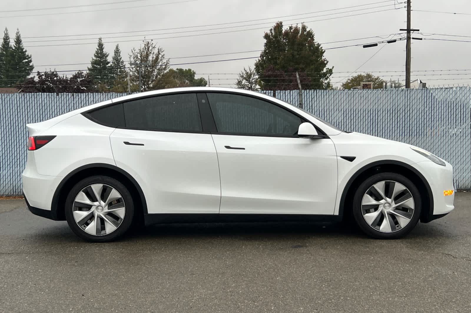 Used 2022 Tesla Model Y Long Range AWD/4WD image 6