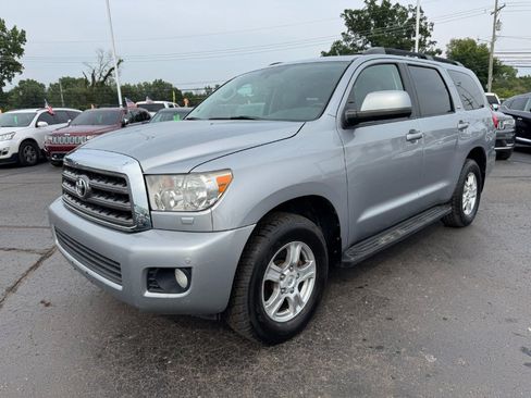 Used 2014 Toyota Sequoia SR5 AWD/4WD image 1