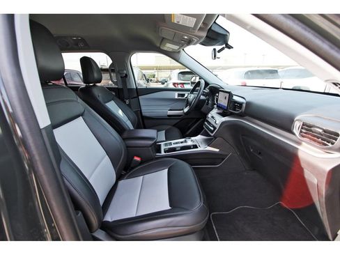Certified 2024 Ford Explorer XLT w/ Equipment Group 202A RWD image 27