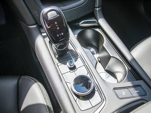 Used 2025 Cadillac XT5 Luxury FWD image 13