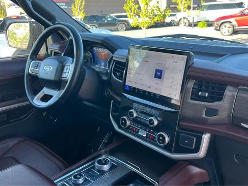 Used 2024 Ford Expedition Limited AWD/4WD image 20