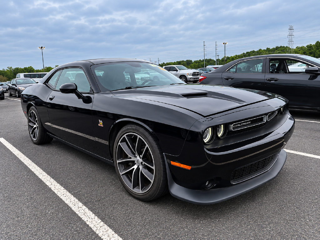 Used 2017 Dodge Challenger R/T Scat Pack RWD image 1