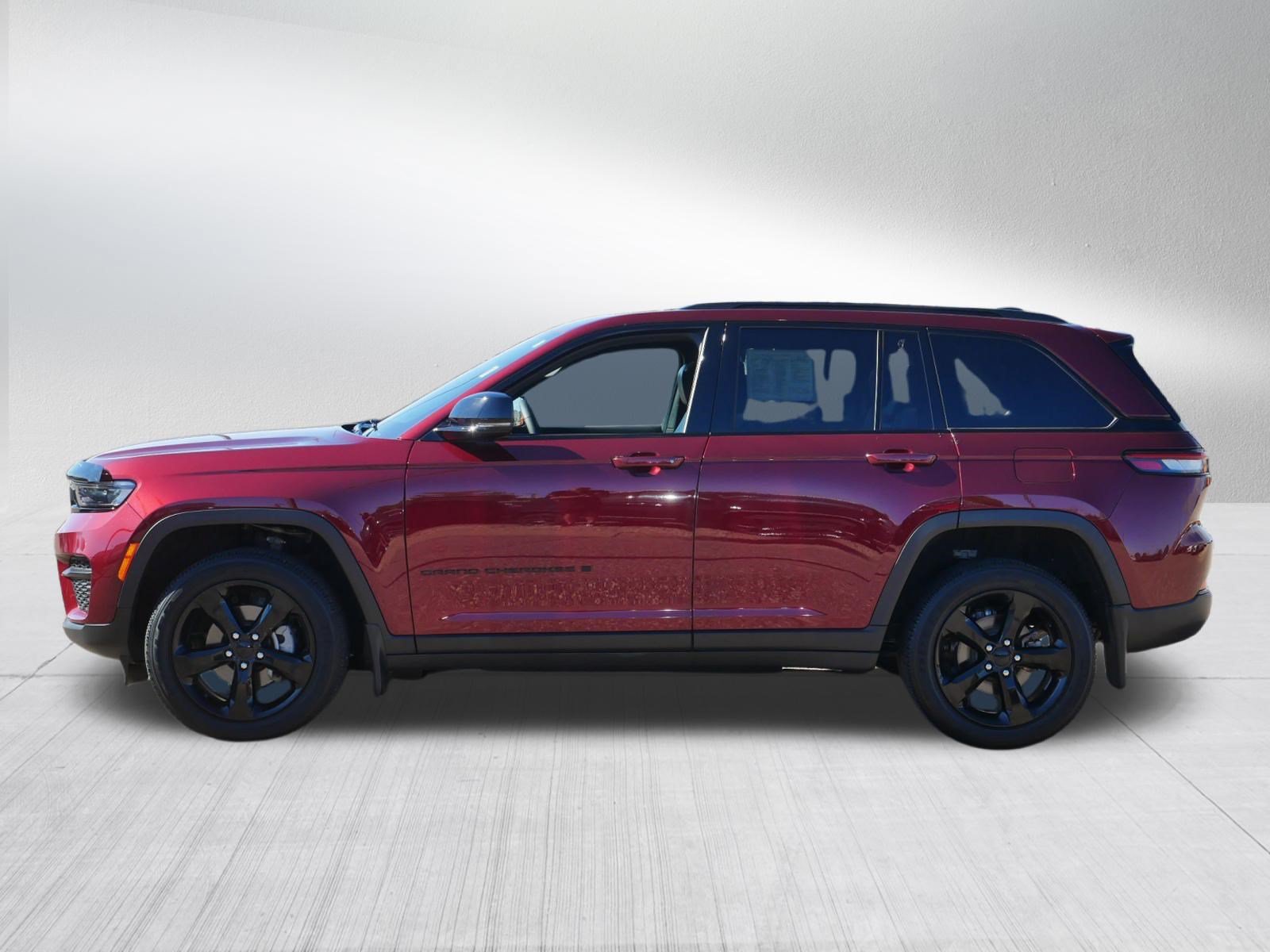 Used 2023 Jeep Grand Cherokee Altitude AWD/4WD image 4