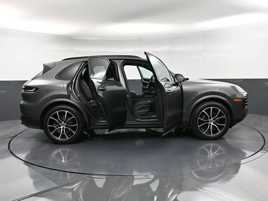Certified 2026 Porsche Cayenne AWD/4WD image 35